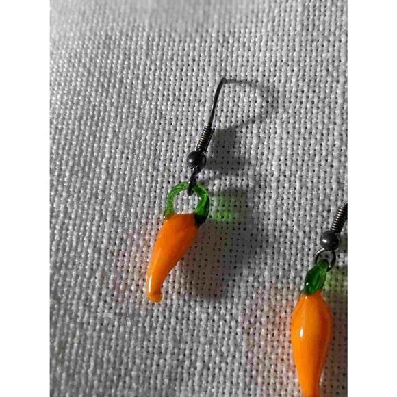 Handmade blown glass carrot earrings - Picture 4 of 6